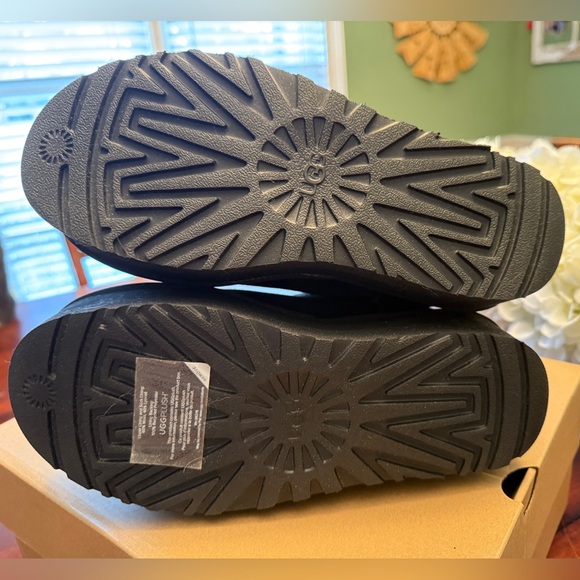 UGG Ultra Mini Platform Boot - Picture 7 of 7